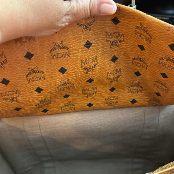 MCM Germany Shoppers Tote- Long Handle - Picture 13 of 16